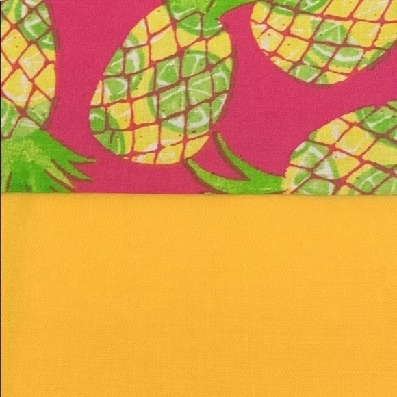 NWT 𝅺Pink Pineapple Fabric & Yellow Fabric Fat Quarter - Picture 1 of 3